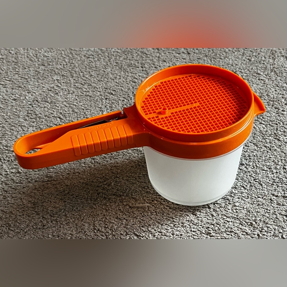 Vintage Tupperware Orange Plastic Sifter “Sift-It” #1493-7